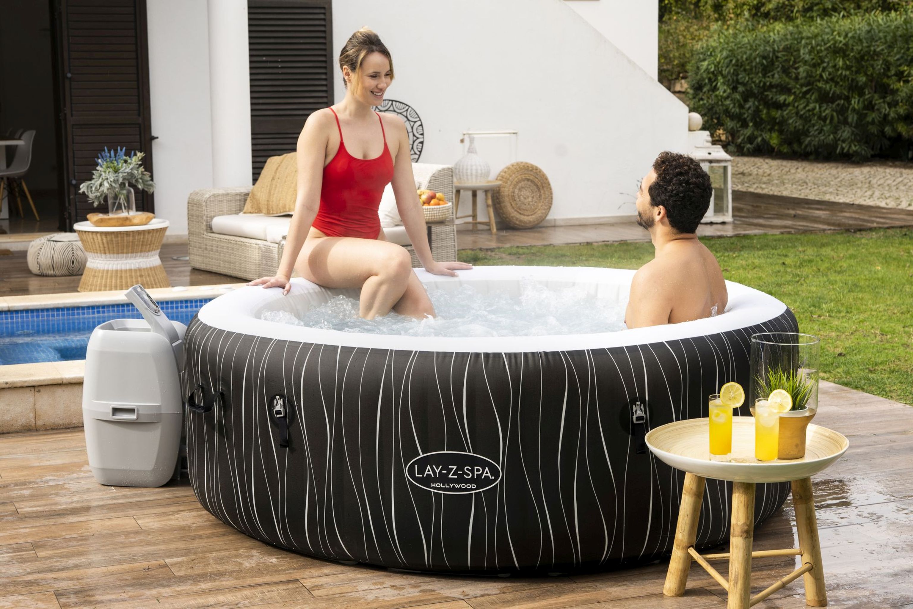 LAY-Z-SPA Hollywood AirJet LED-Whirlpool Ø 196 x 66 cm für 6 Personen LAY-Z-SPA Hollywood AirJet LED-Whirlpool Ø 196 x 66 cm für 6 Personen